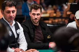 Strategic thinking at poker table